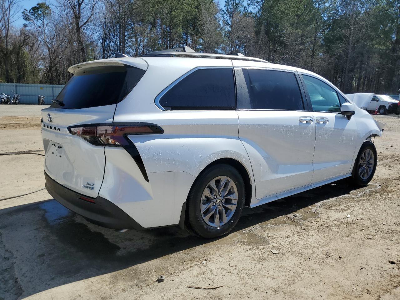 2024 Toyota Sienna Xle - Фото 3