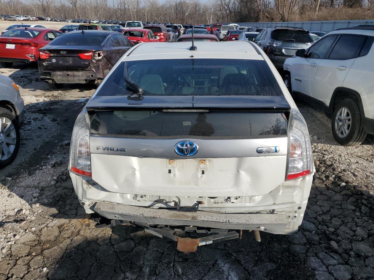 2012 Toyota Prius Plug-In - Image 6