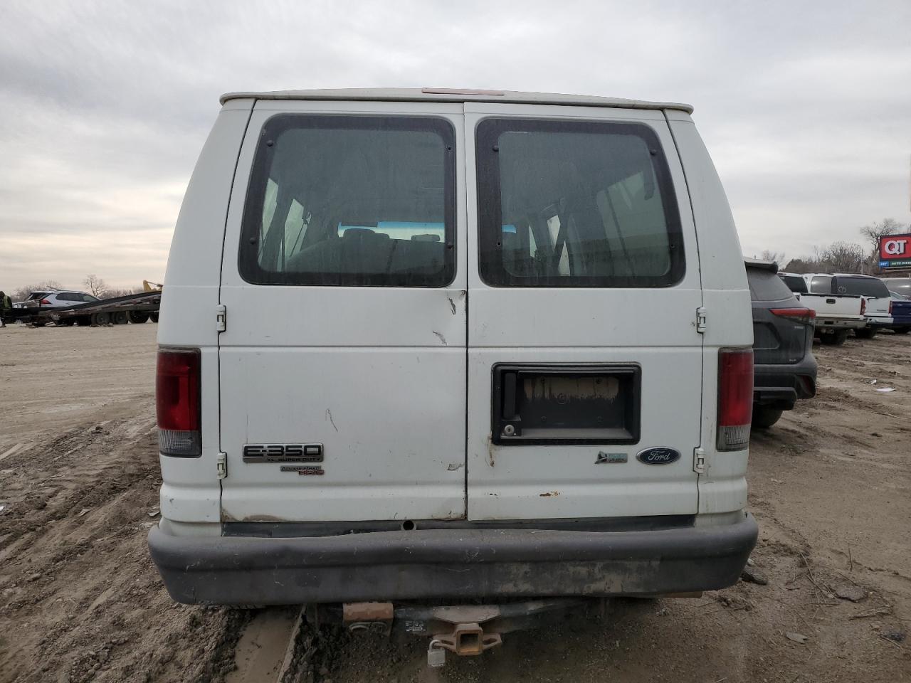 2009 Ford Econoline E350 Super Duty Wagon - Image 6