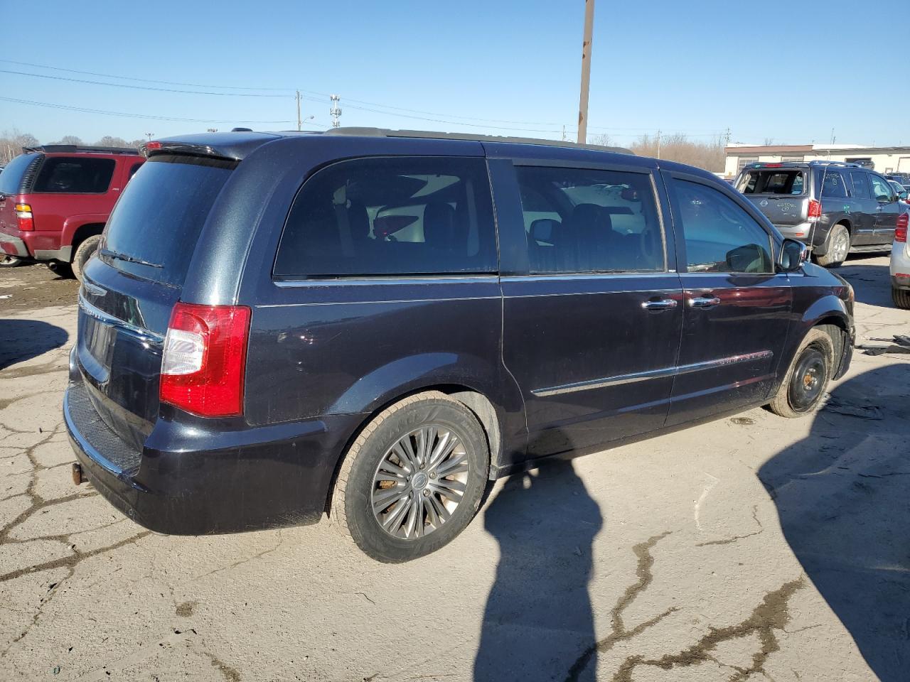 2014 Chrysler Town & Country Touring L - Image 3