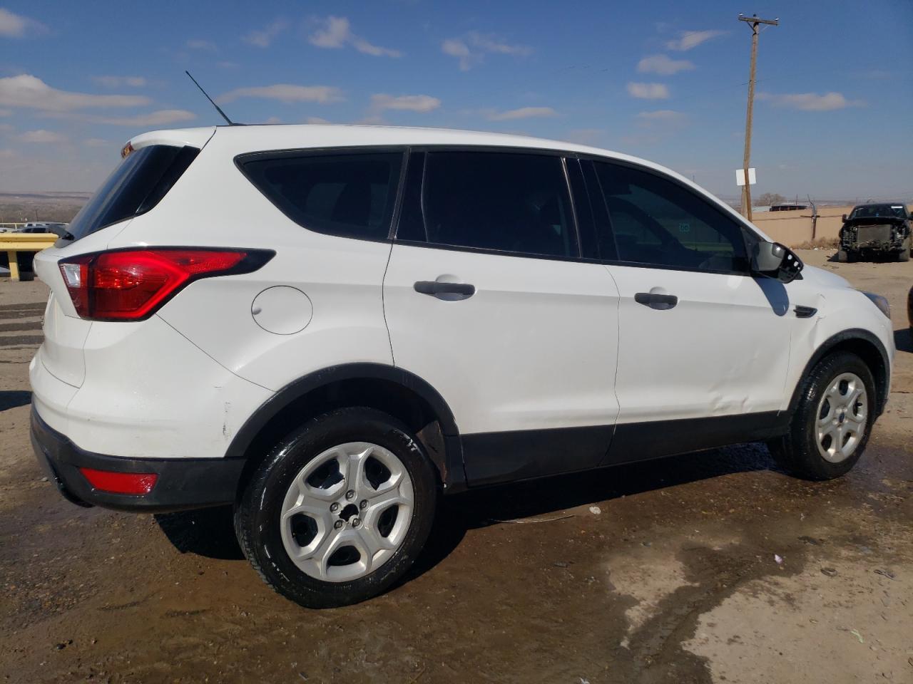 2019 Ford Escape S - Фото 3