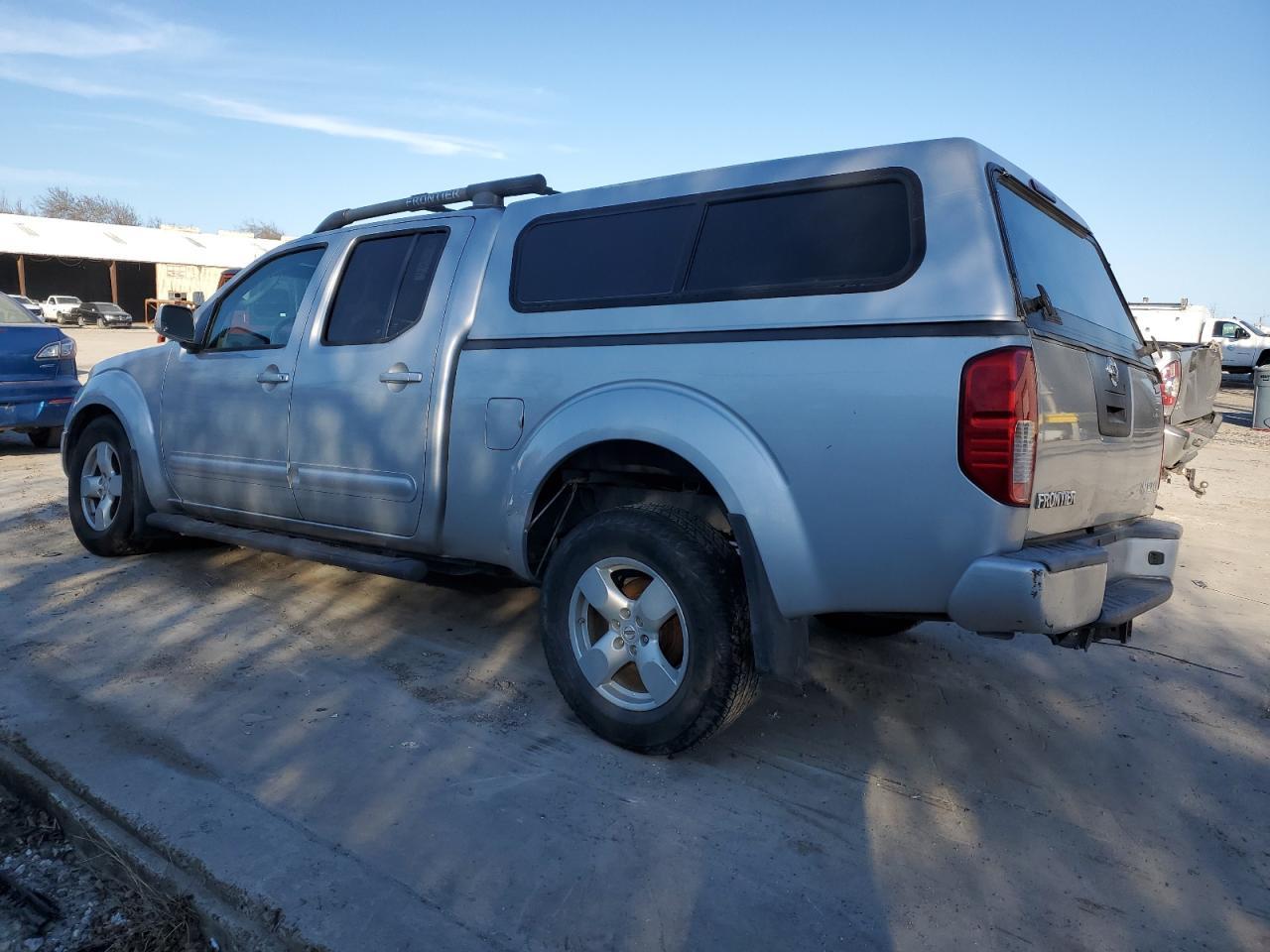 2007 Nissan Frontier Crew Cab Le - Image 2