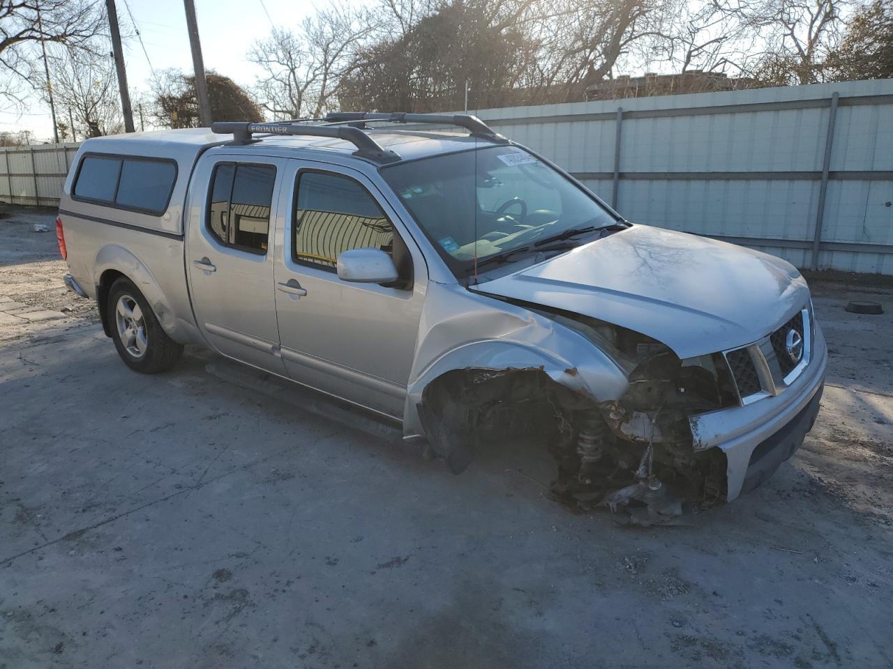 2007 Nissan Frontier Crew Cab Le - Image 4