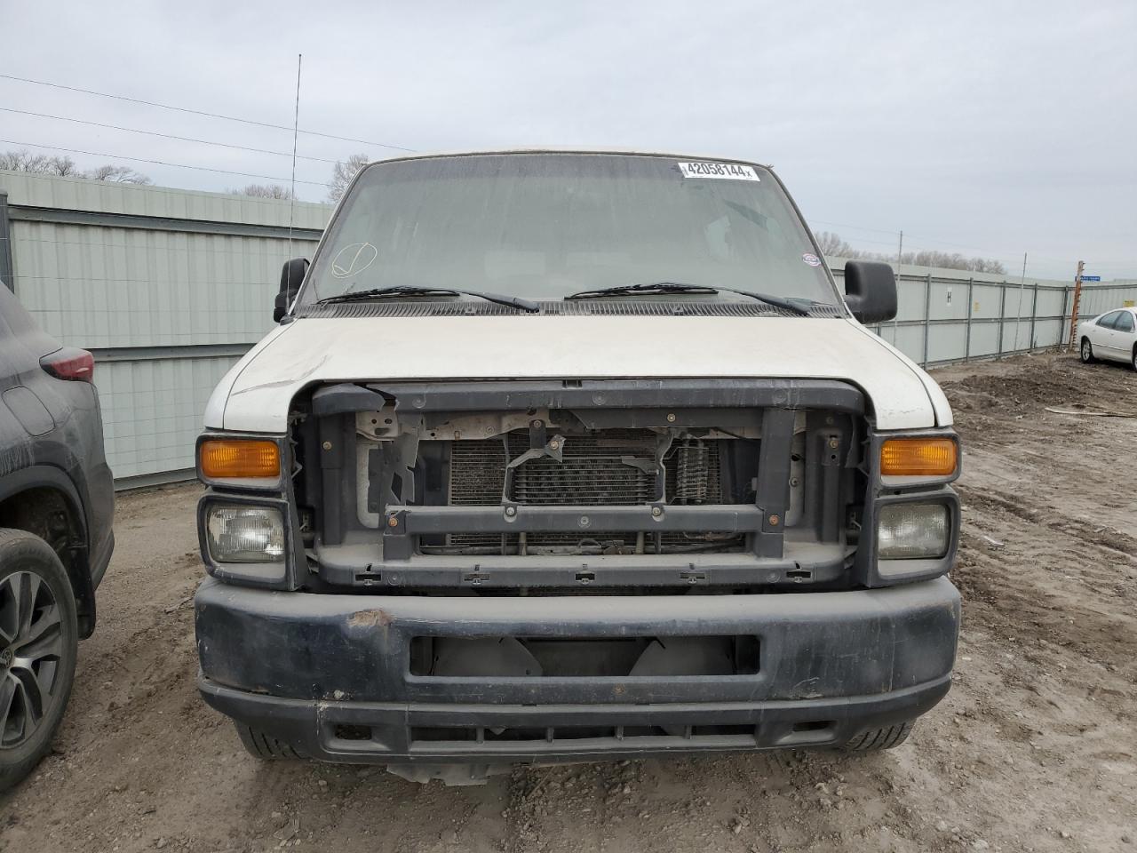 2009 Ford Econoline E350 Super Duty Wagon - Image 5