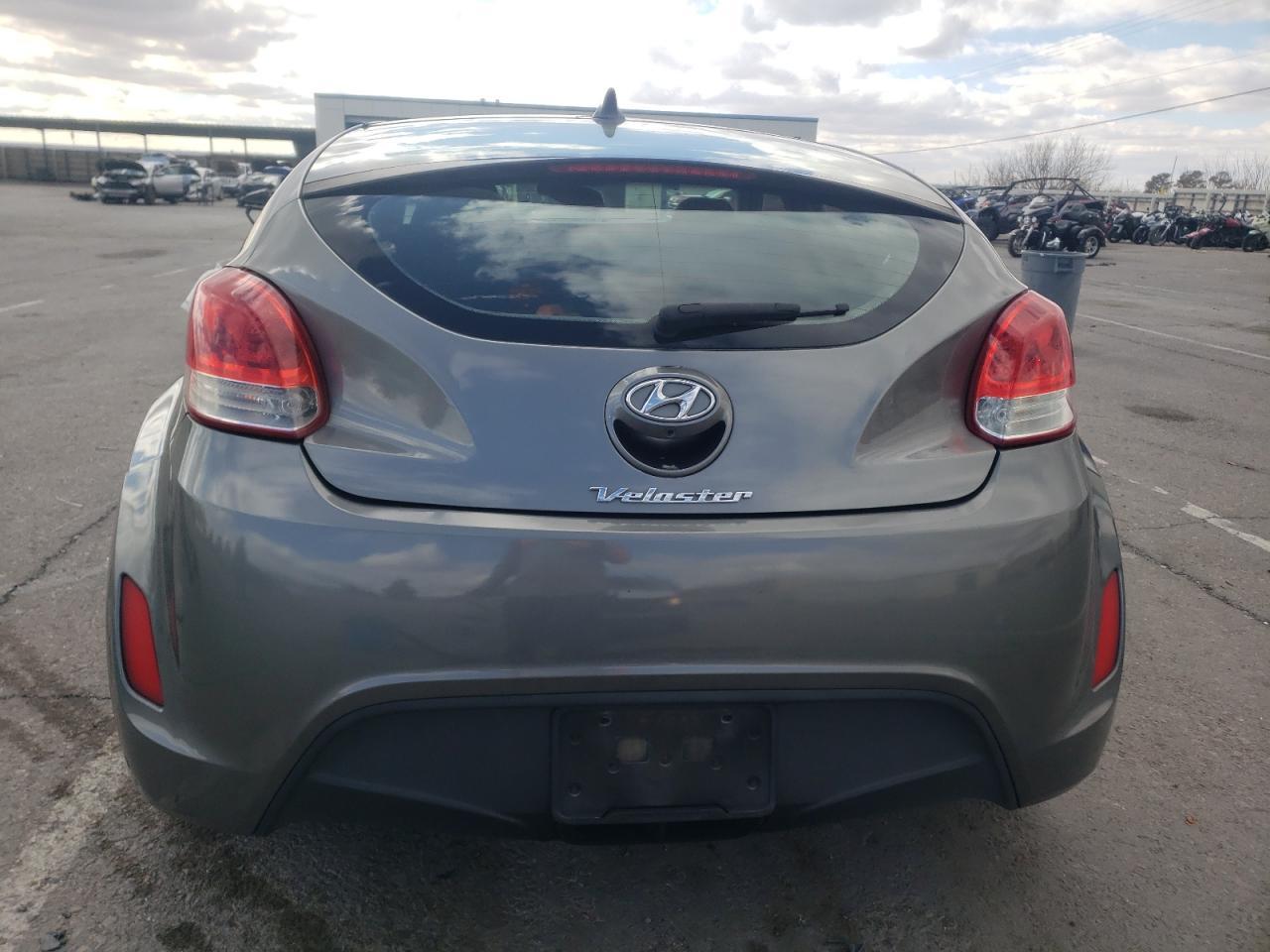 2014 Hyundai Veloster - Фото 6