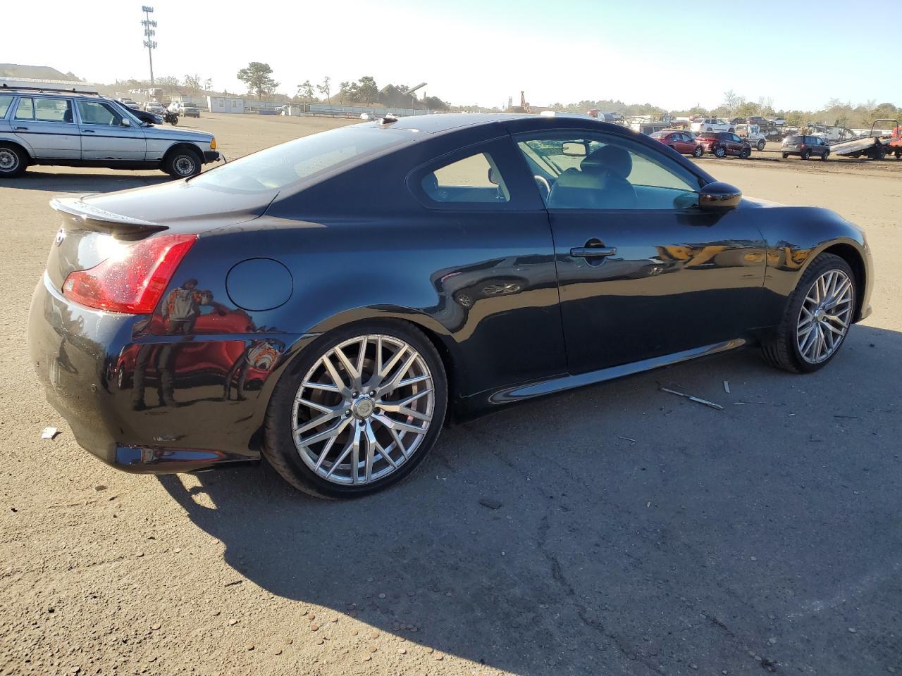 2010 Infiniti G37 - Image 3