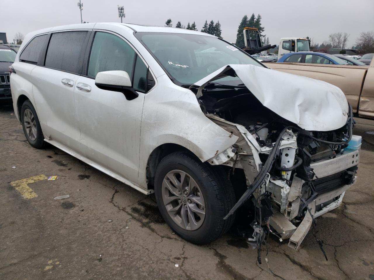 2022 Toyota Sienna Xle - Image 4