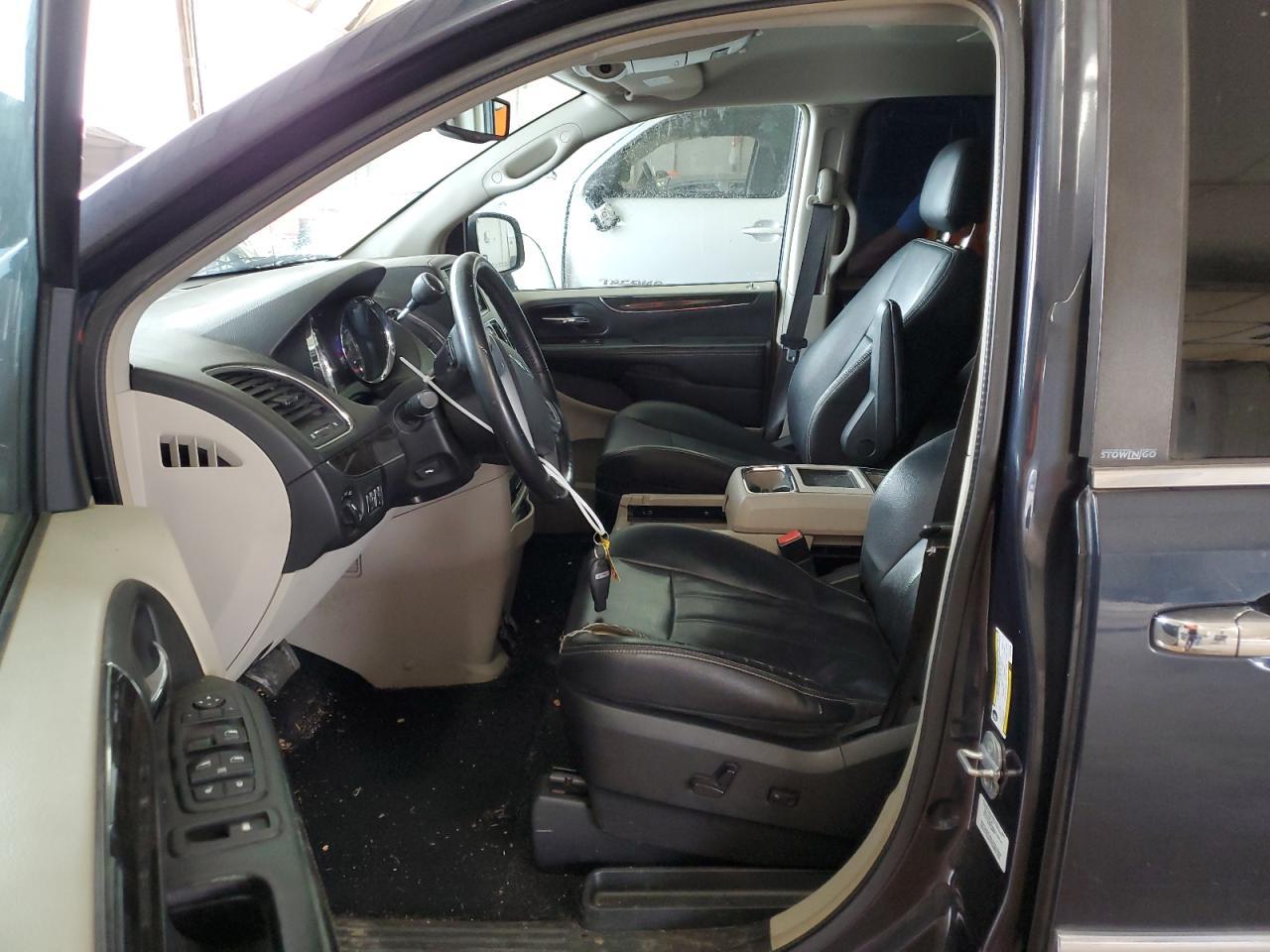 2013 Chrysler Town & Country Touring L - Фото 7