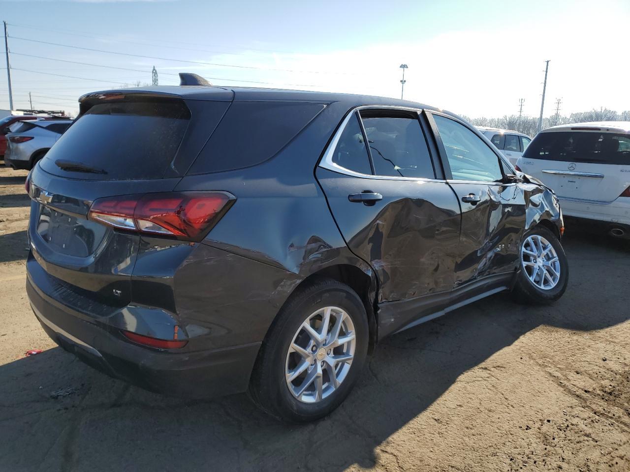 2022 Chevrolet Equinox Lt - Image 3
