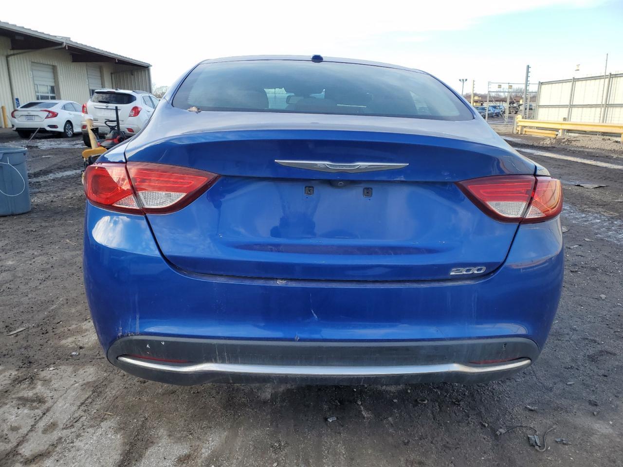 2015 Chrysler 200 Limited - Фото 6