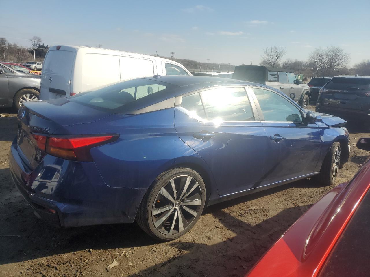 2022 Nissan Altima Sr - Image 3