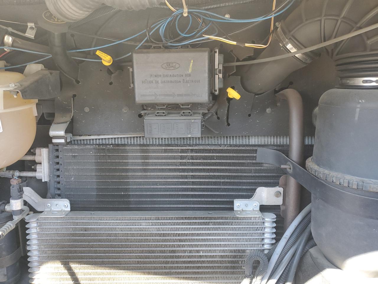 2004 Ford F550 Super Duty Stripped Chassis - Image 7