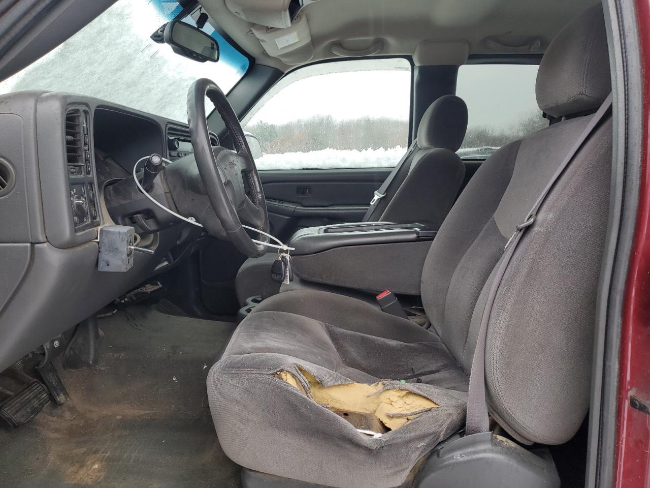 2004 GMC Sierra K2500 Heavy Duty - Image 7