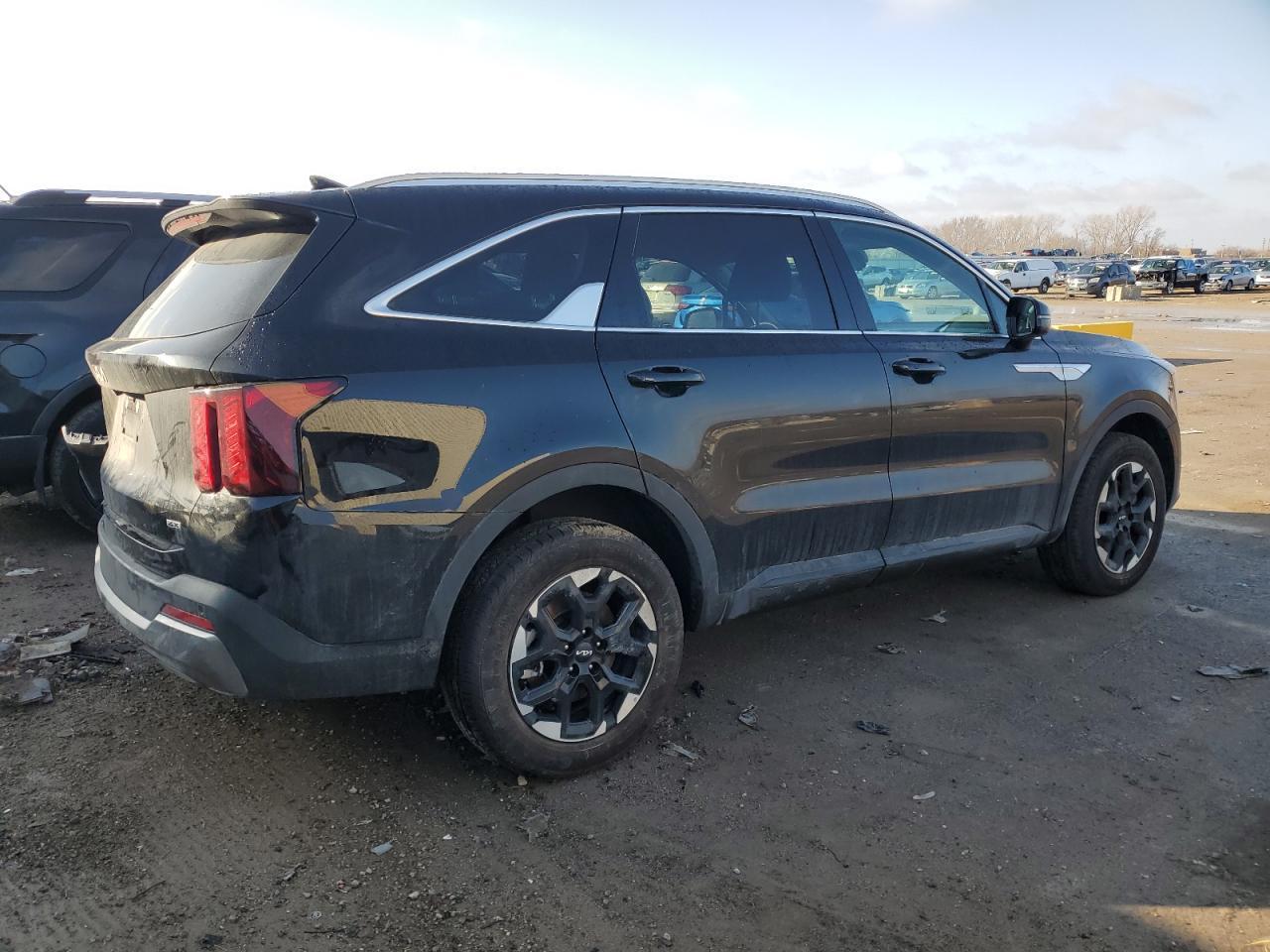 2024 Kia Sorento S - Image 3