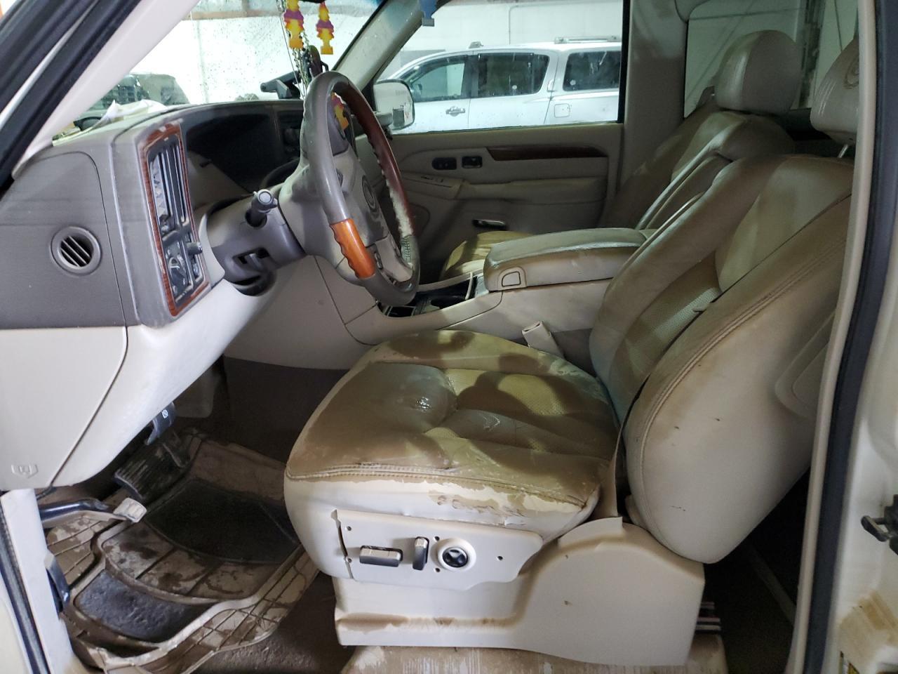 2004 Cadillac Escalade Luxury - Image 7