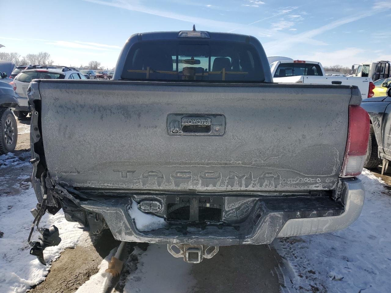 2017 Toyota Tacoma Double Cab - Фото 6