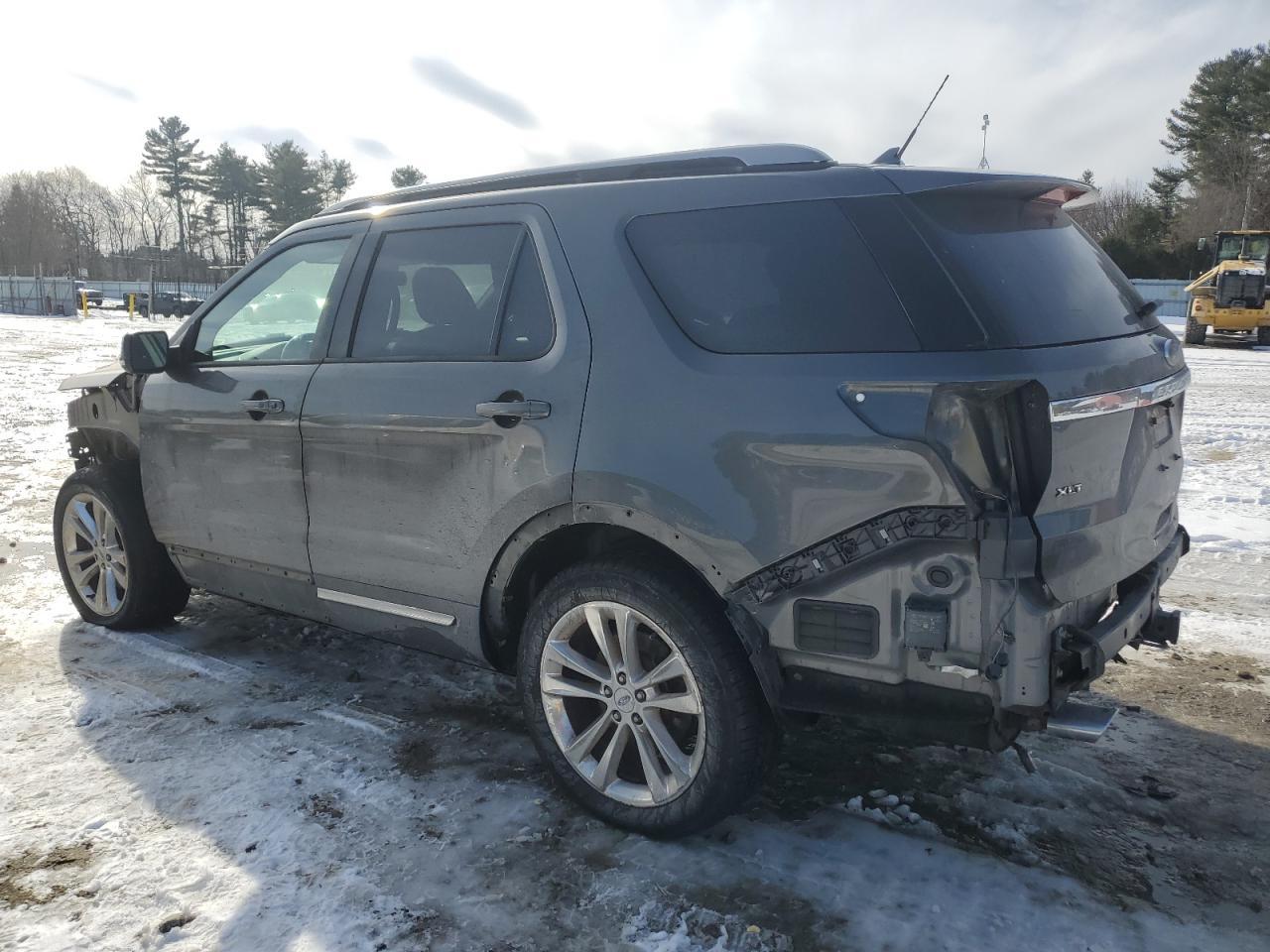 2018 Ford Explorer Xlt - Фото 2