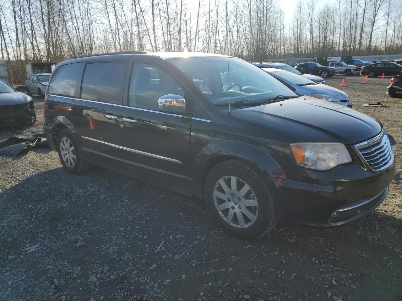 2012 Chrysler Town & Country Touring L - Image 4