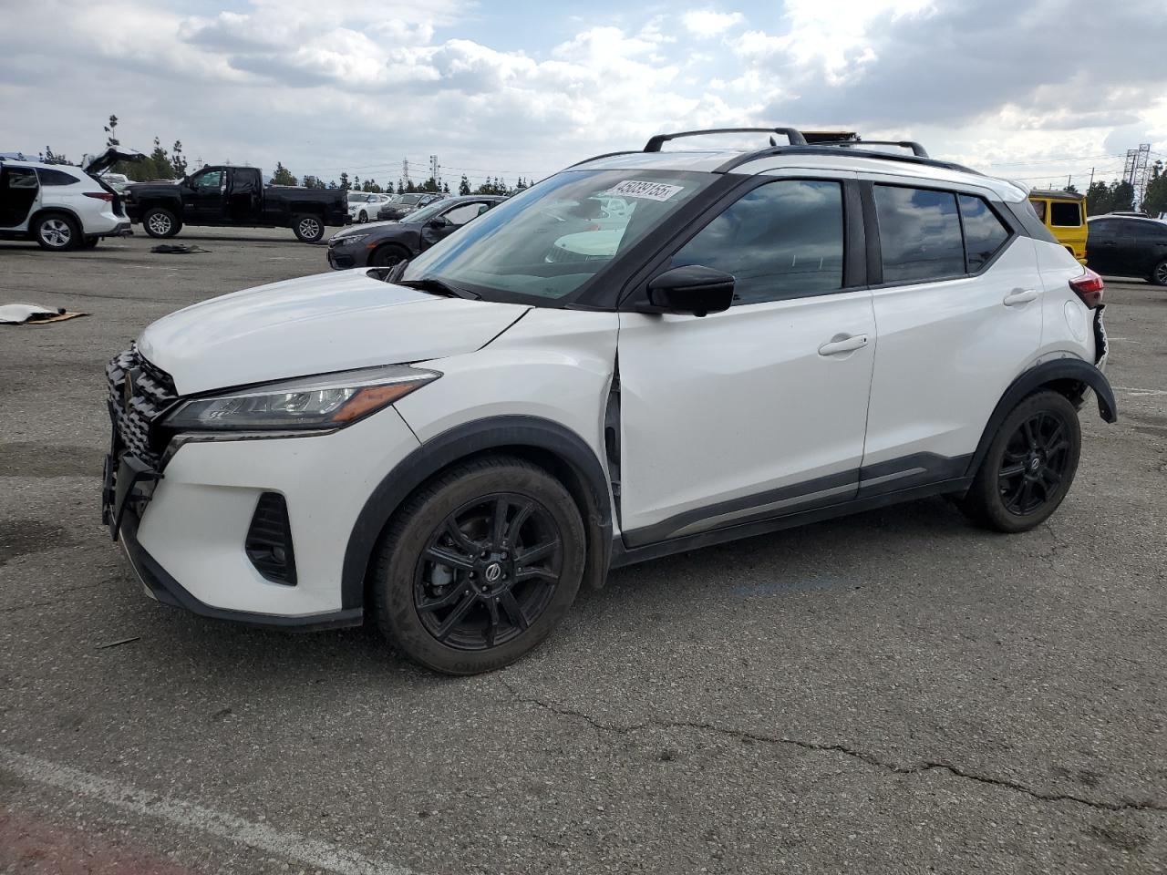 2021 Nissan Kicks Sr