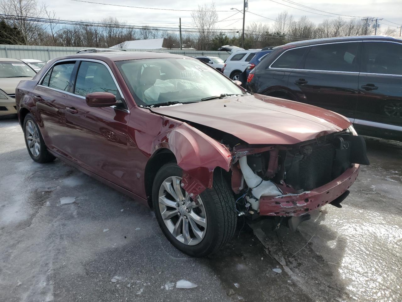 2018 Chrysler 300 Touring - Фото 4