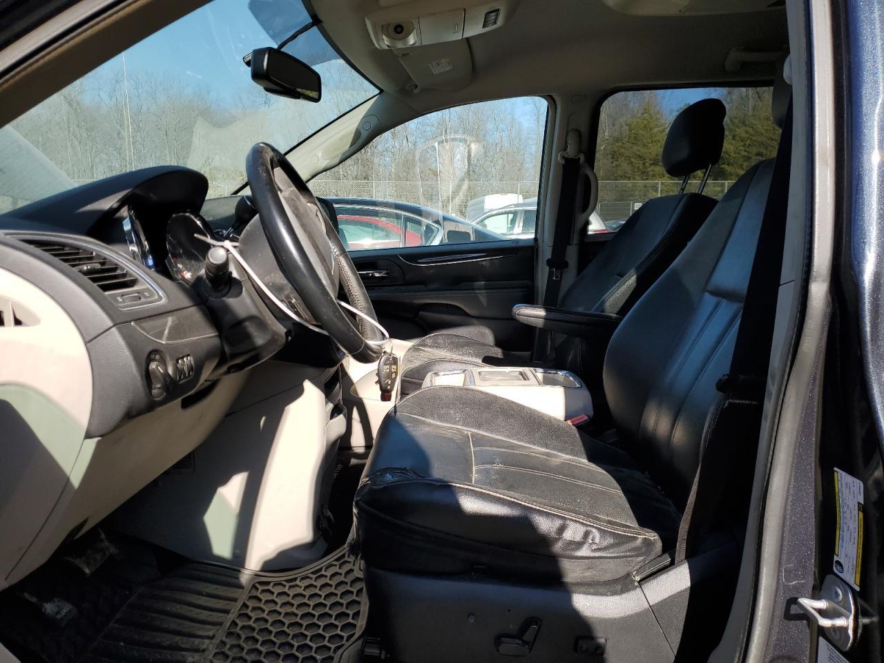 2014 Chrysler Town & Country Touring - Фото 7