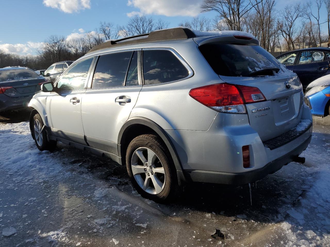 2013 Subaru Outback 2.5I Limited - Фото 2