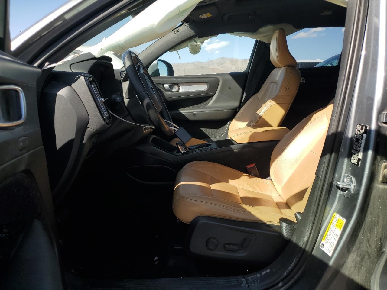 2019 Volvo Xc40 T5 Momentum - Image 7