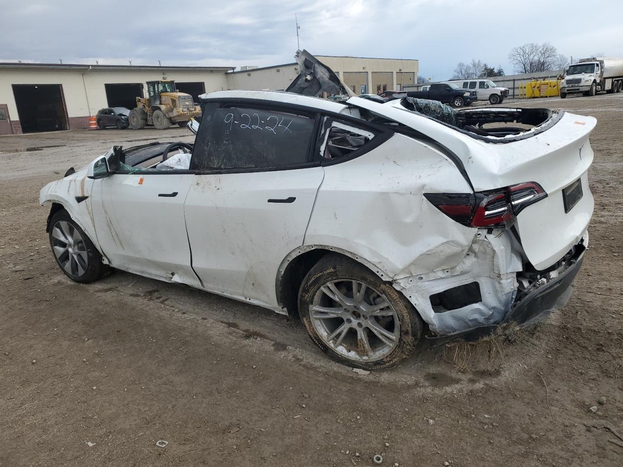 2023 Tesla Model Y - Фото 2