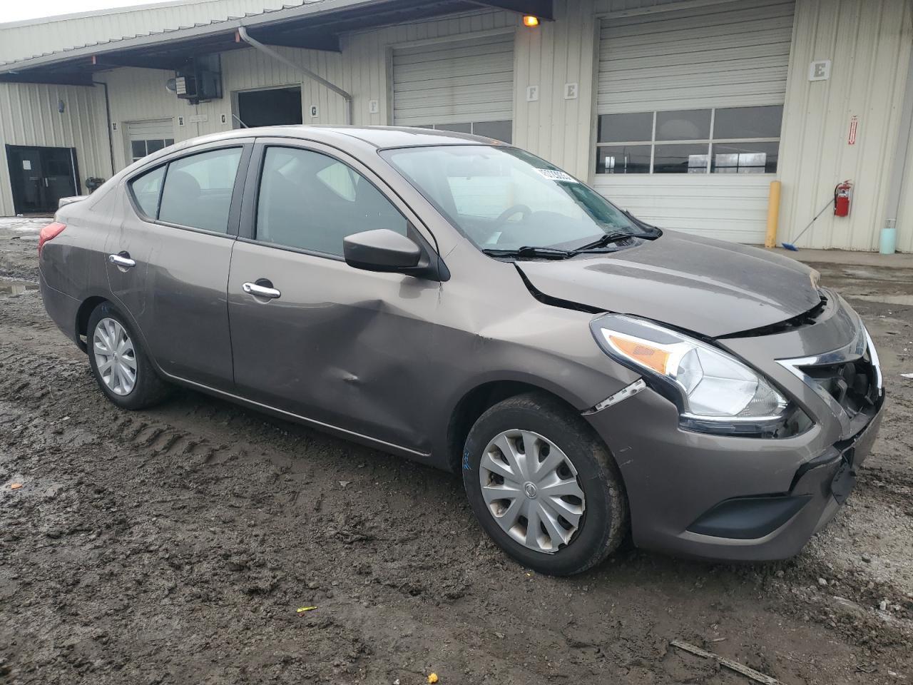 2015 Nissan Versa S - Фото 4