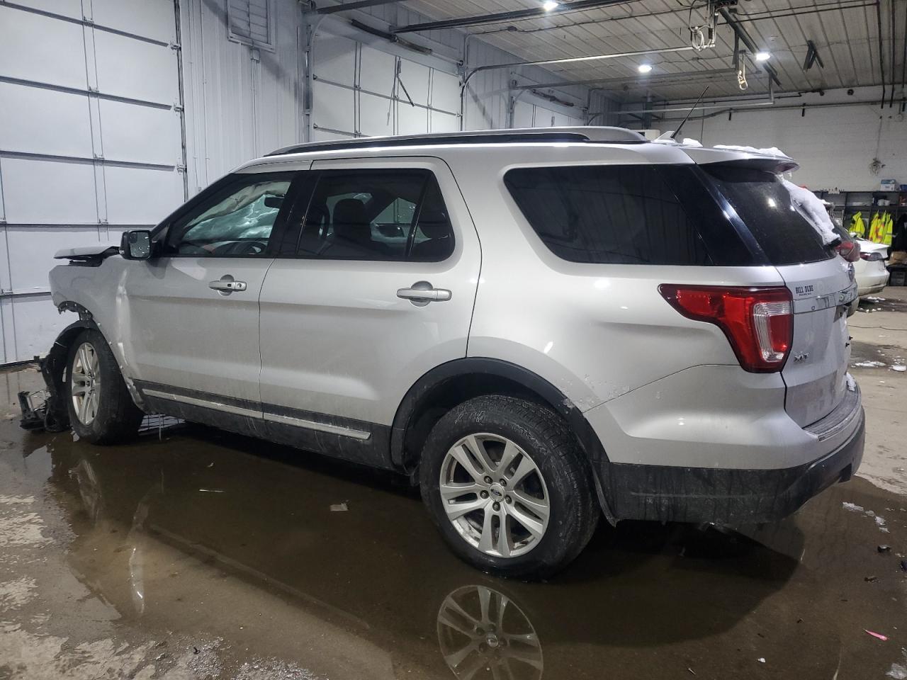 2018 Ford Explorer Xlt - Image 2