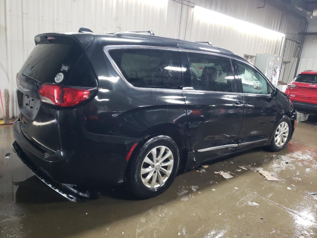 2017 Chrysler Pacifica Touring L - Фото 3