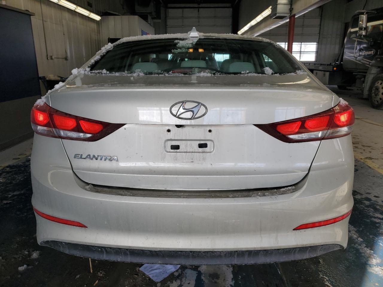 2017 Hyundai Elantra Se - Image 6
