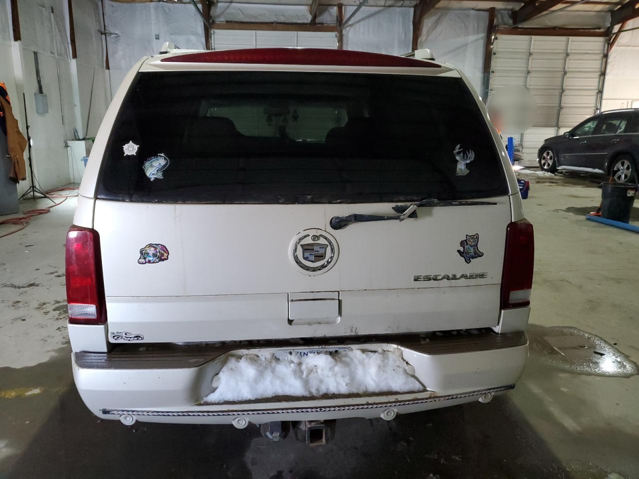 2004 Cadillac Escalade Luxury - Image 6