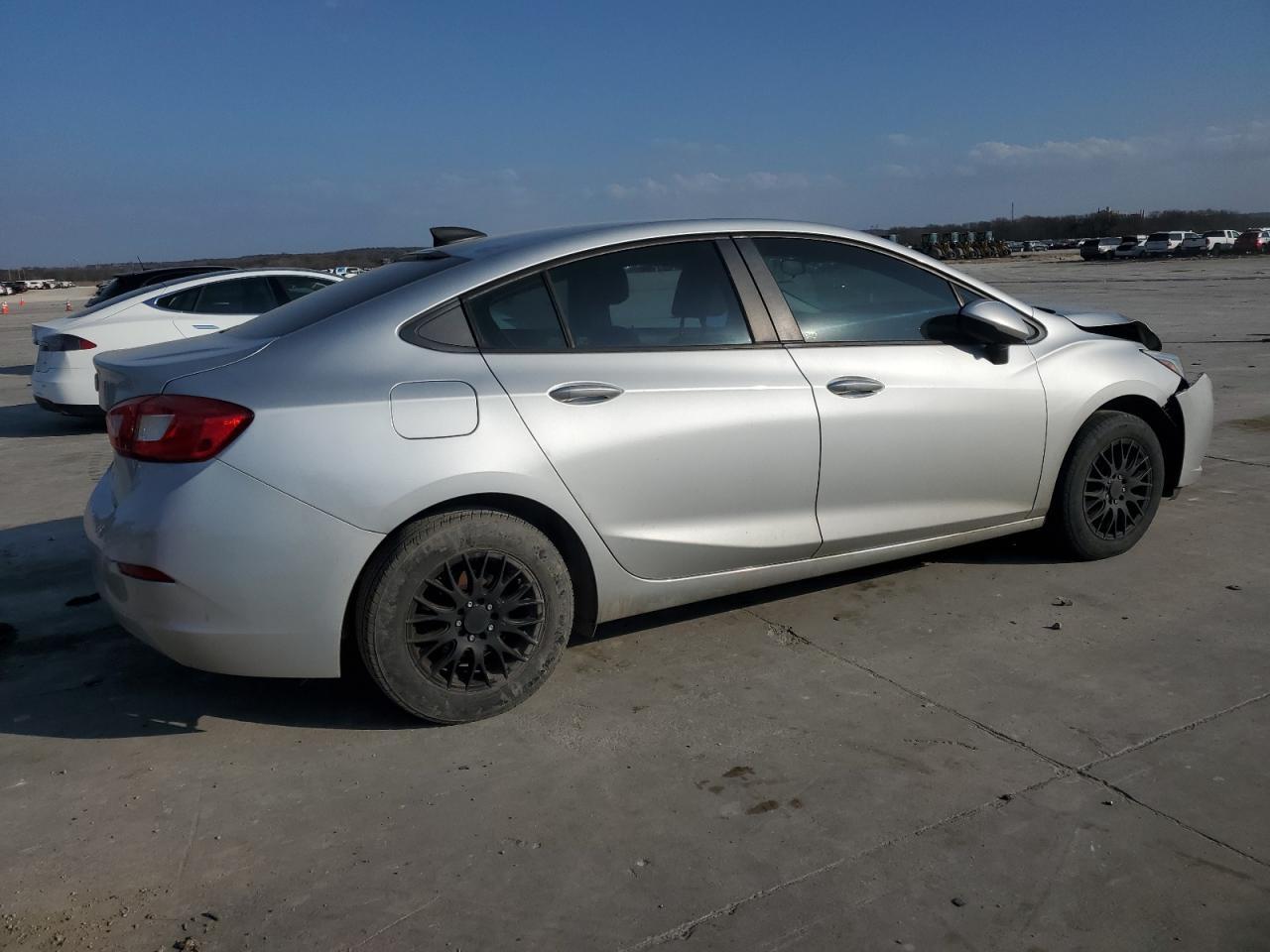 2018 Chevrolet Cruze Ls - Фото 3