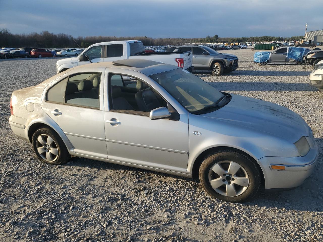 2005 Volkswagen Jetta - Image 4