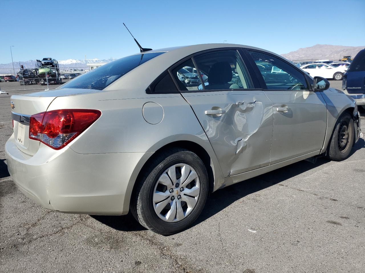 2014 Chevrolet Cruze Ls - Image 3
