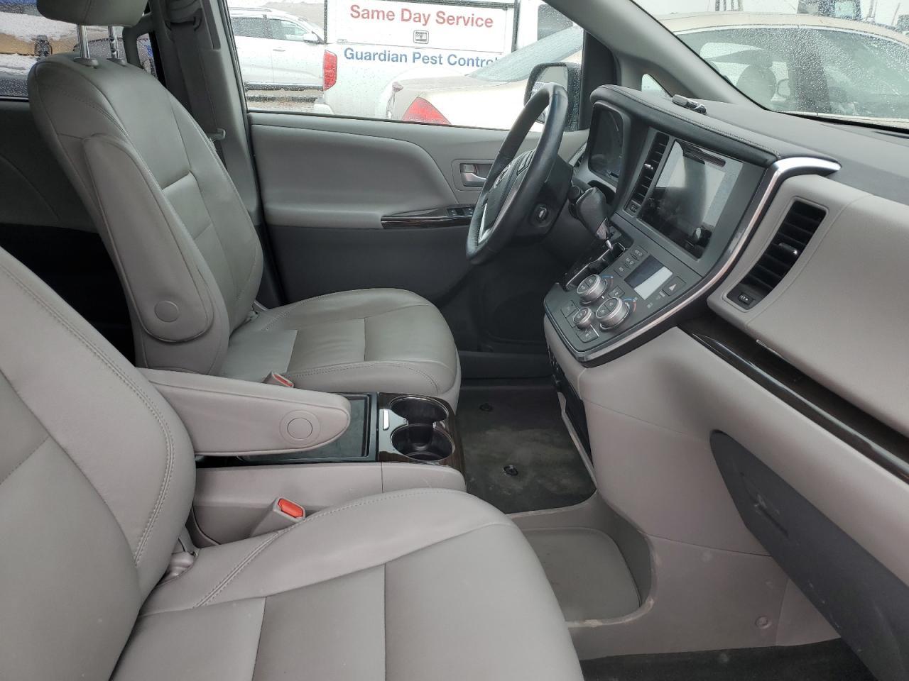 2017 Toyota Sienna Xle - Image 7
