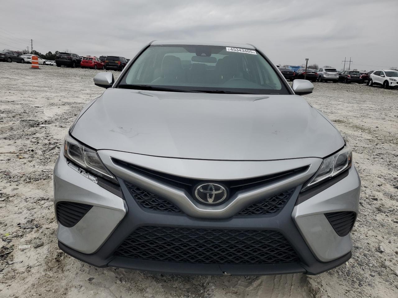 2020 Toyota Camry Se - Фото 5