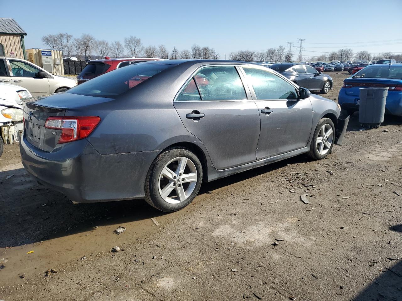 2014 Toyota Camry L - Фото 3