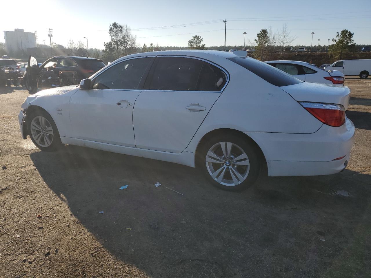 2010 BMW 528 Xi - Фото 2