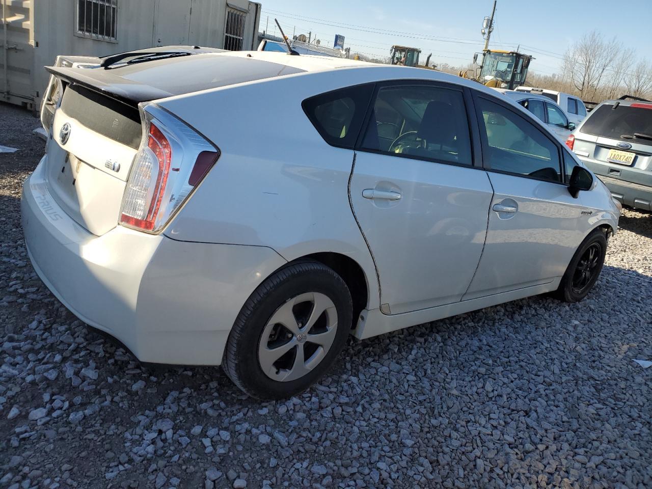 2014 Toyota Prius - Фото 3