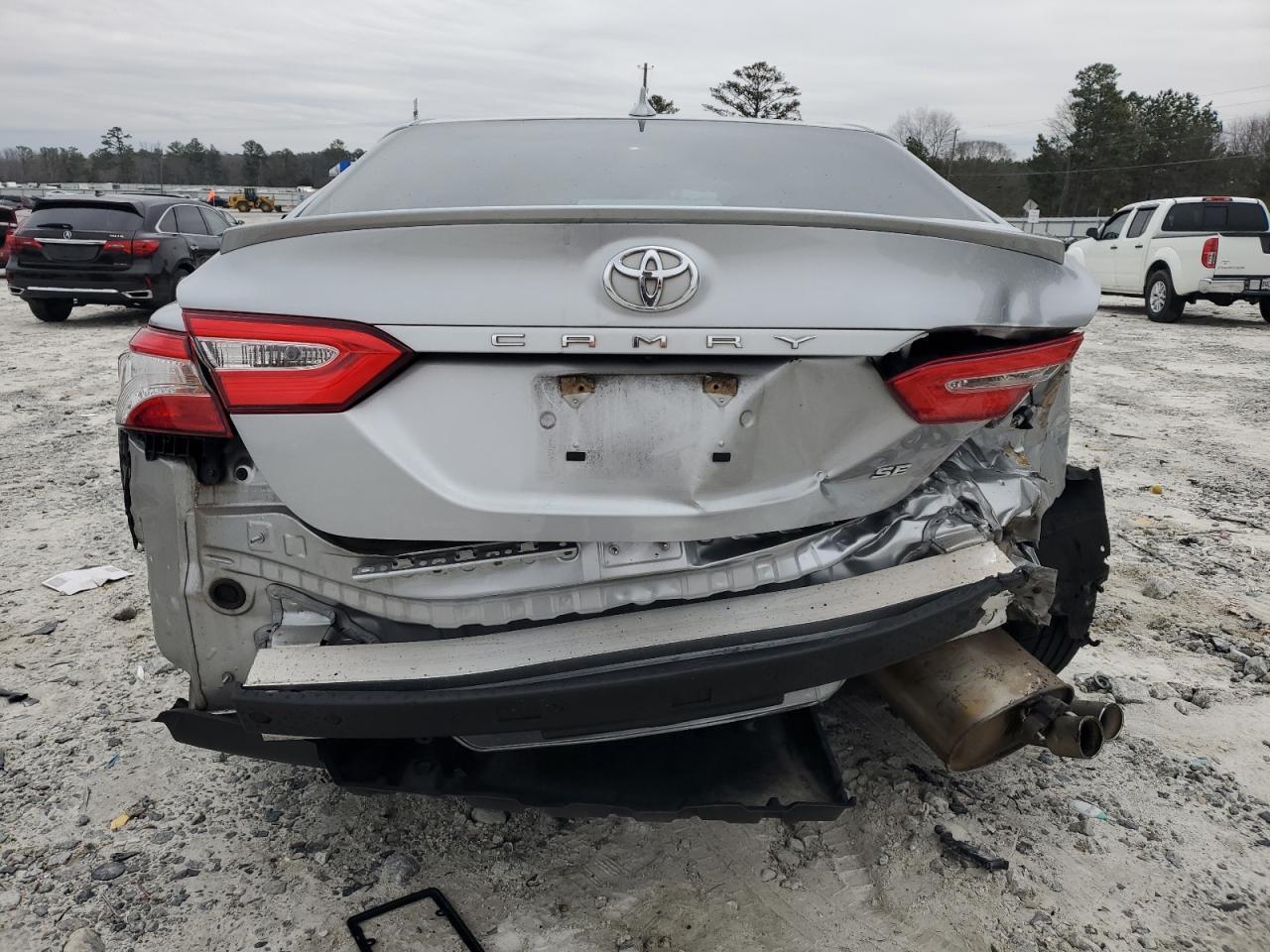 2020 Toyota Camry Se - Фото 6