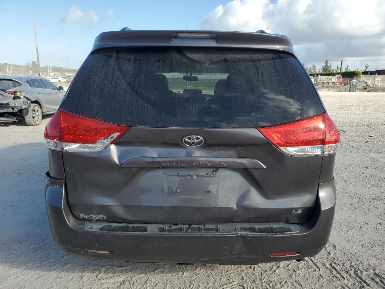 2011 Toyota Sienna Le - Фото 6