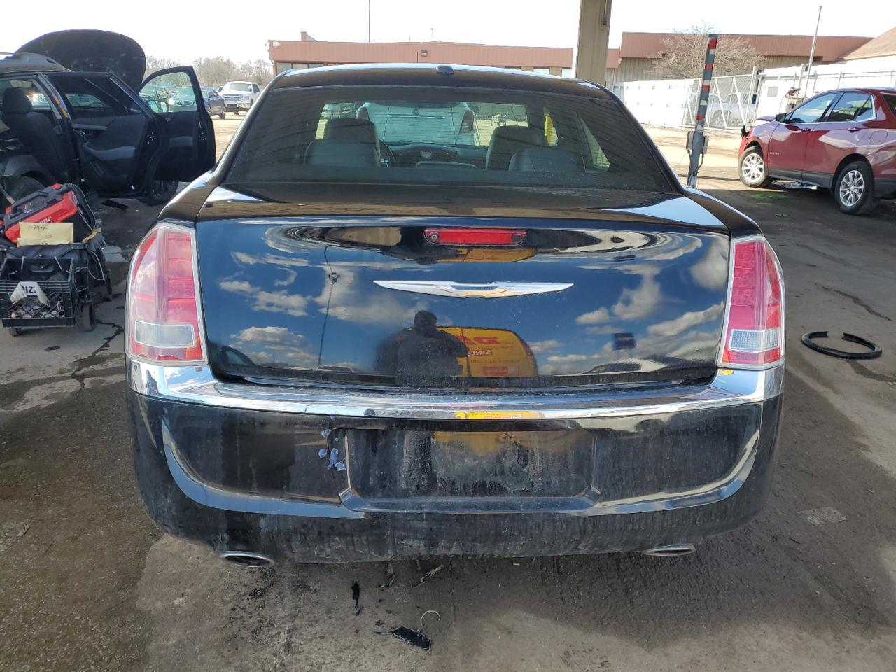 2014 Chrysler 300 - Image 6