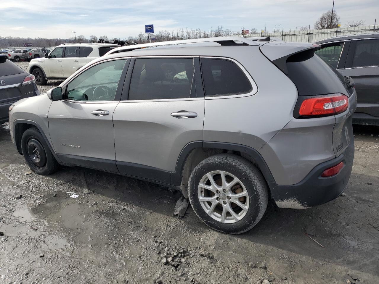 2015 Jeep Cherokee Latitude - Фото 2