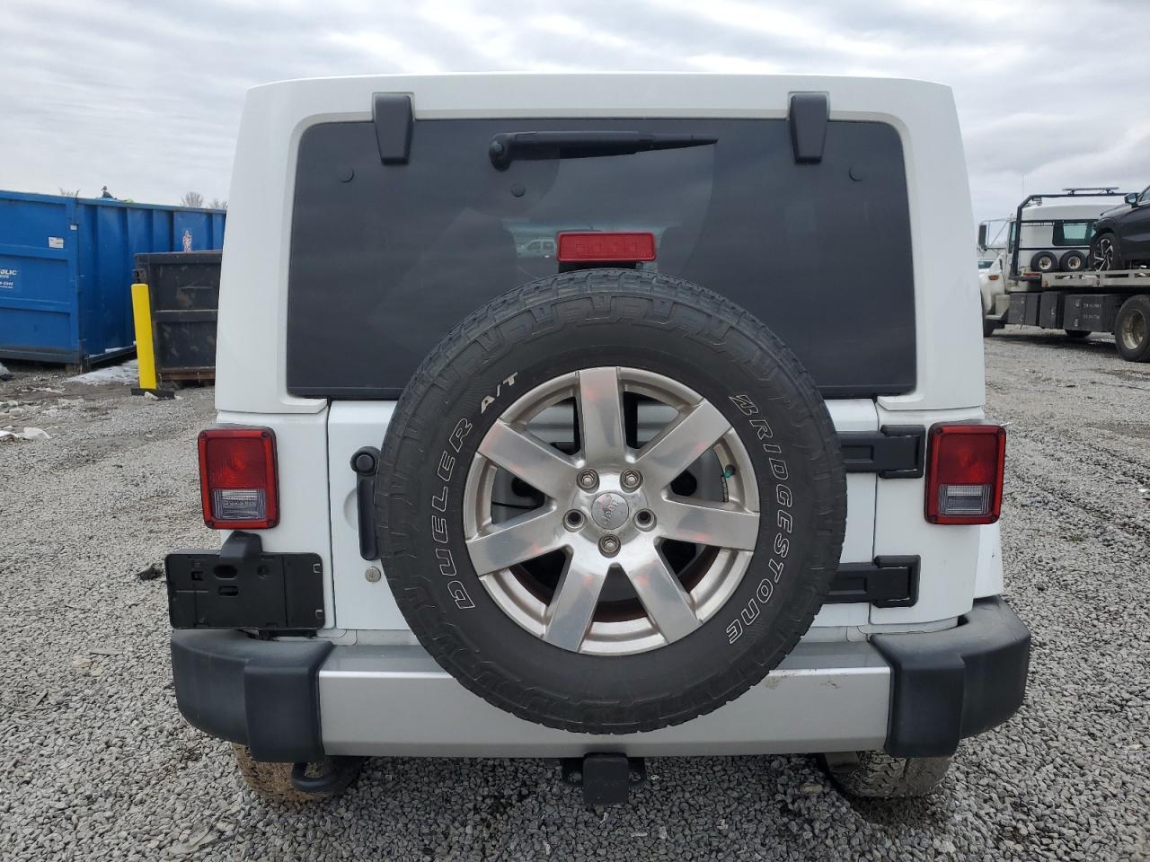 2016 Jeep Wrangler Unlimited Sahara - Image 6