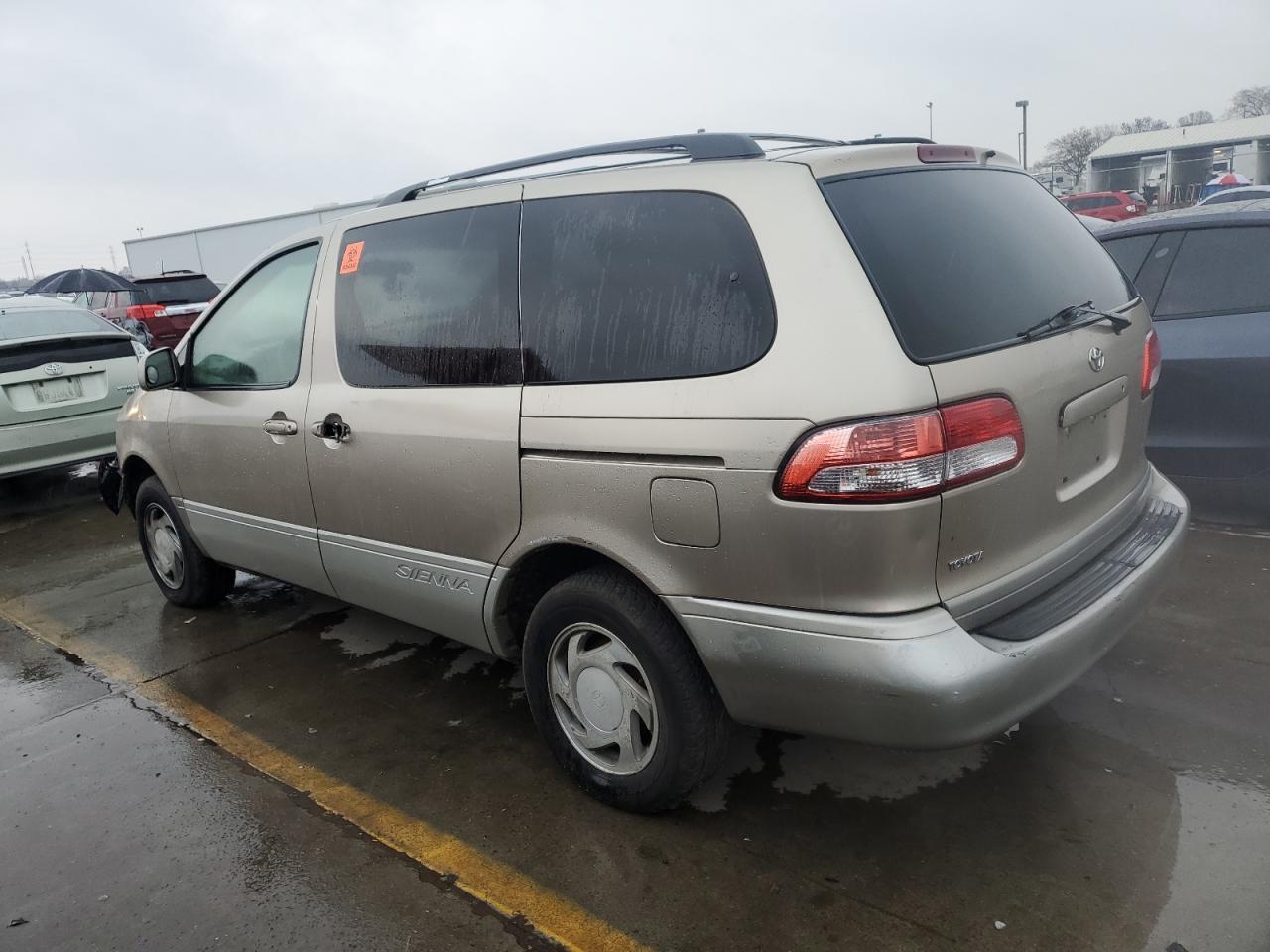 2002 Toyota Sienna Le - Image 2