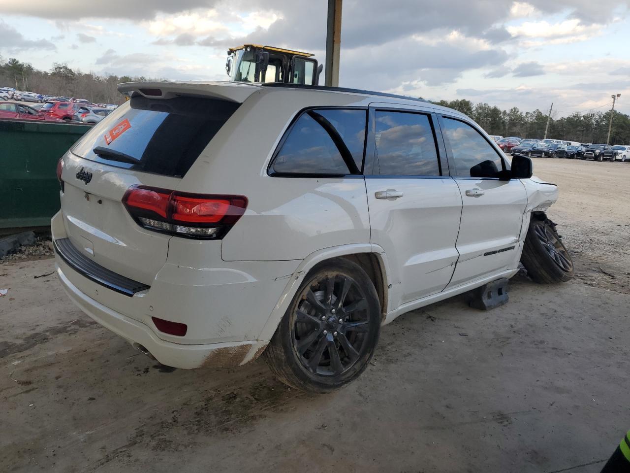 2018 Jeep Grand Cherokee Laredo - Image 3