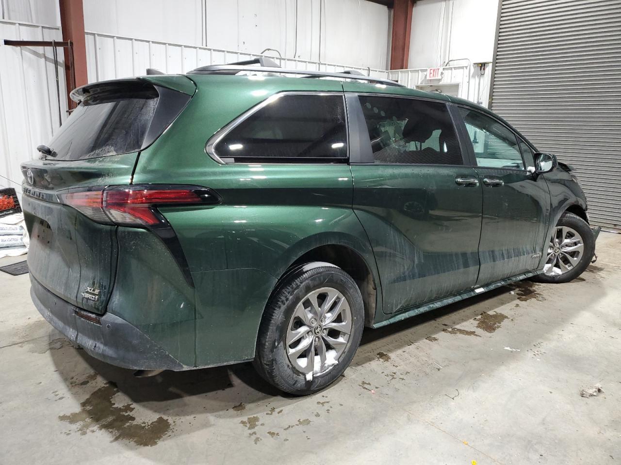 2021 Toyota Sienna Xle - Фото 3