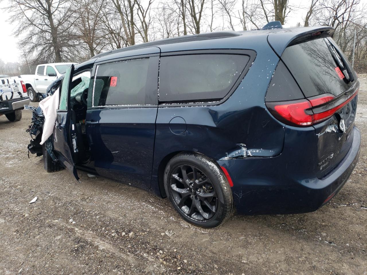 2022 Chrysler Pacifica Limited - Image 2